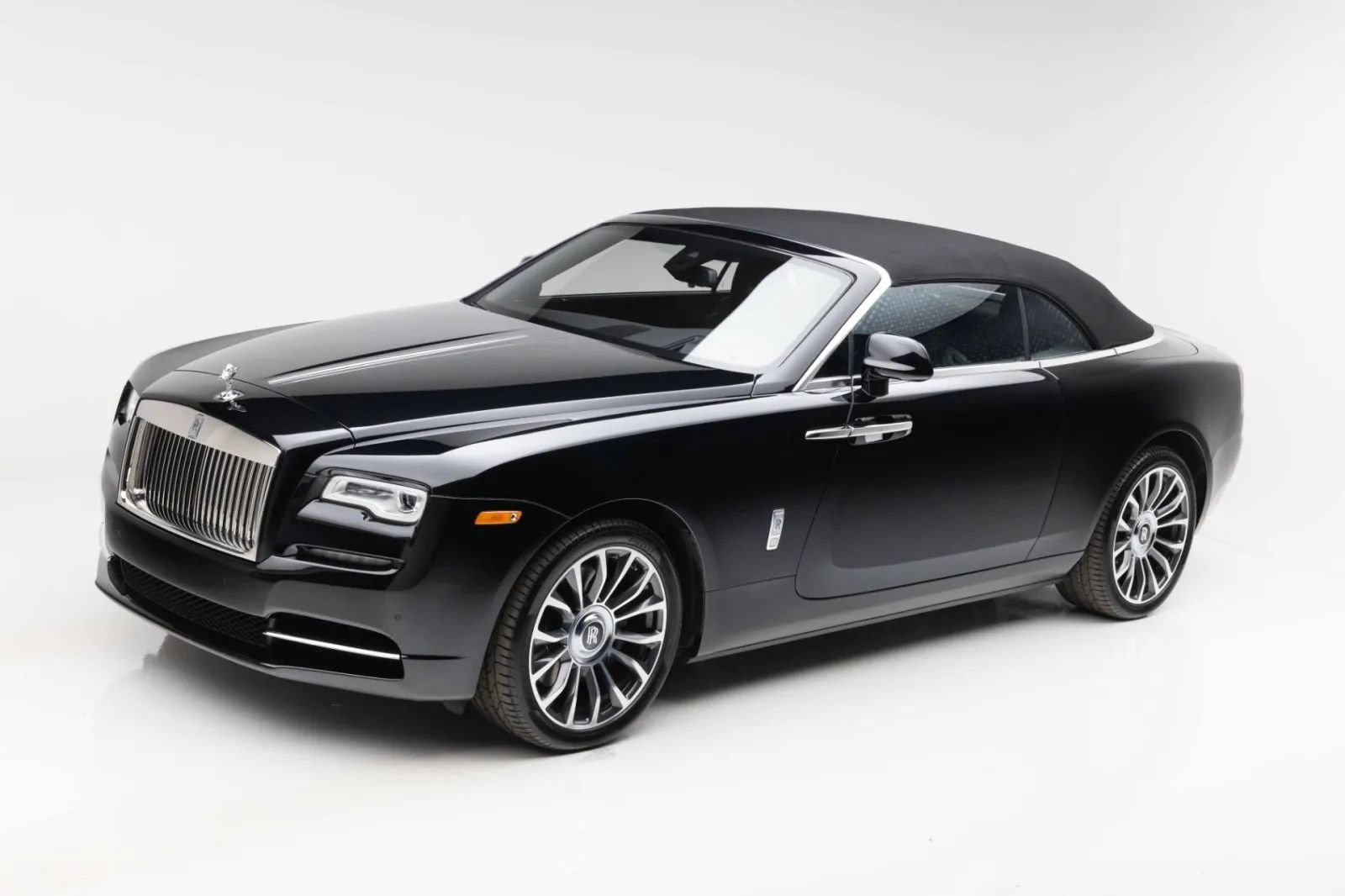 Used 2019 Rolls-Royce Dawn RWD image 17