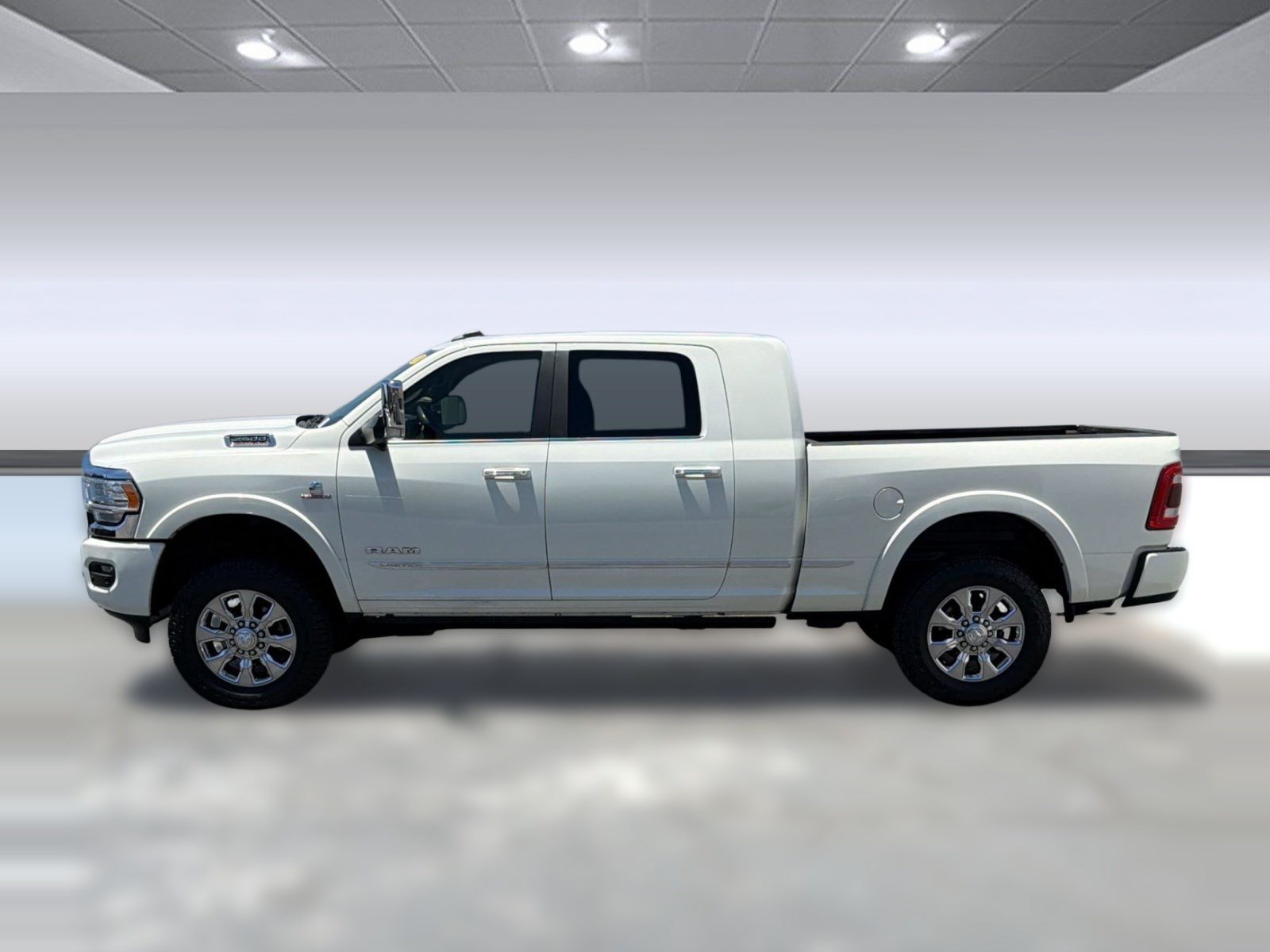 Used 2020 RAM 2500 Limited AWD/4WD image 2