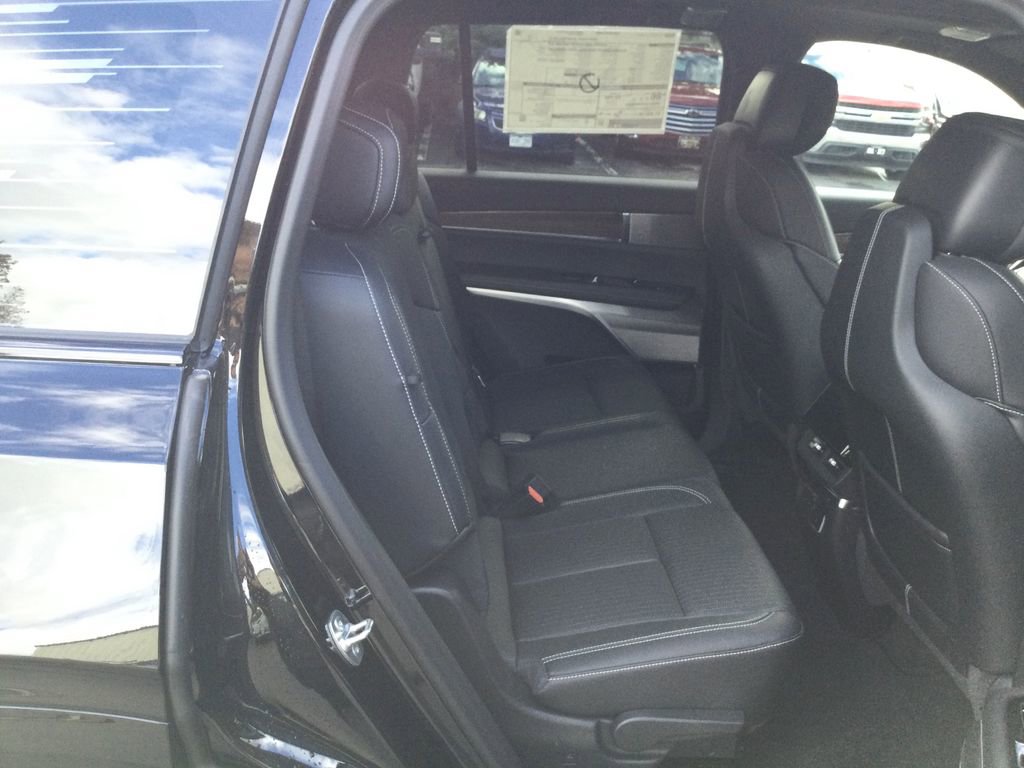 New 2026 Cadillac Vistiq Luxury image 15