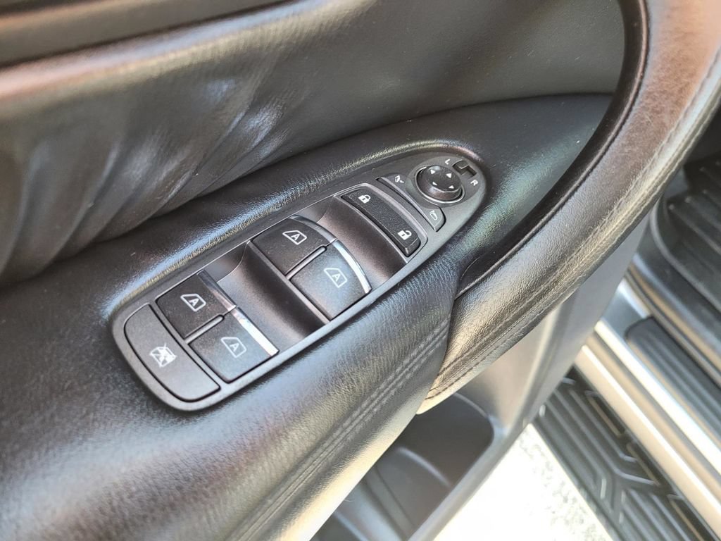 Used 2021 Nissan Armada SL w/ Captain's Chairs Package RWD image 19