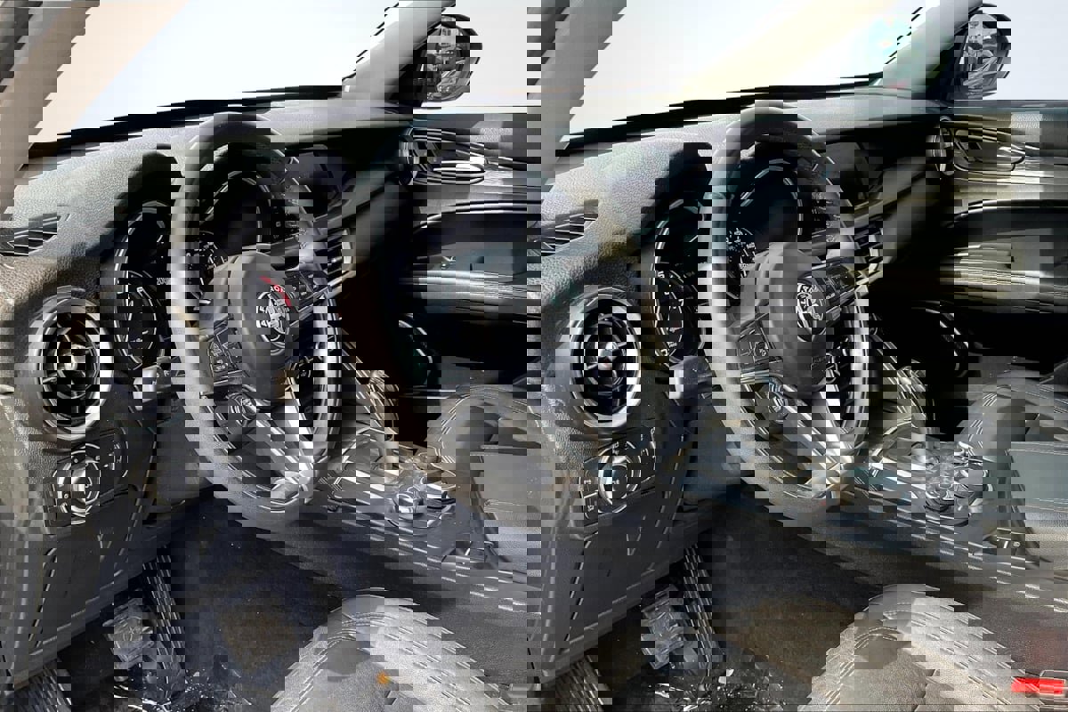 Used 2018 Alfa Romeo Stelvio AWD image 14