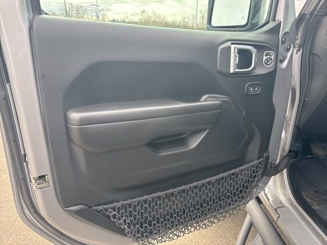 Used 2018 Jeep Wrangler Unlimited Rubicon w/ Steel Bumper Group image 16