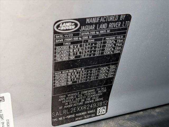 Used 2024 Land Rover Discovery Dynamic SE image 27