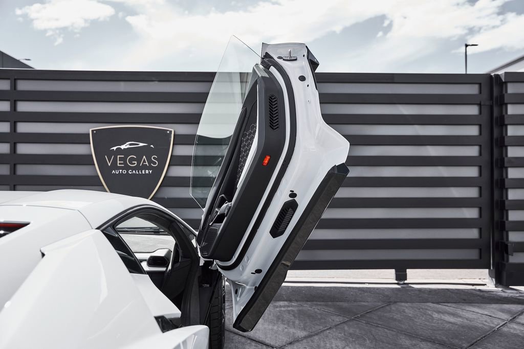 Used 2026 Lamborghini Revuelto AWD/4WD image 31