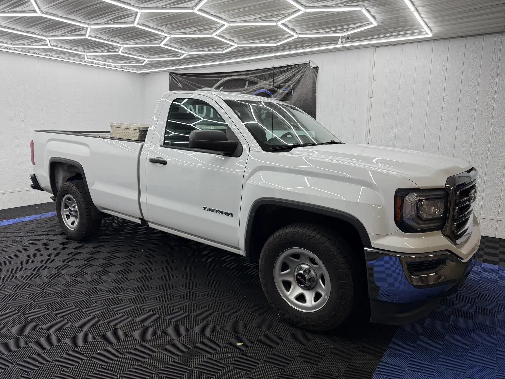 Used 2018 GMC Sierra 1500 2WD Regular Cab image 2