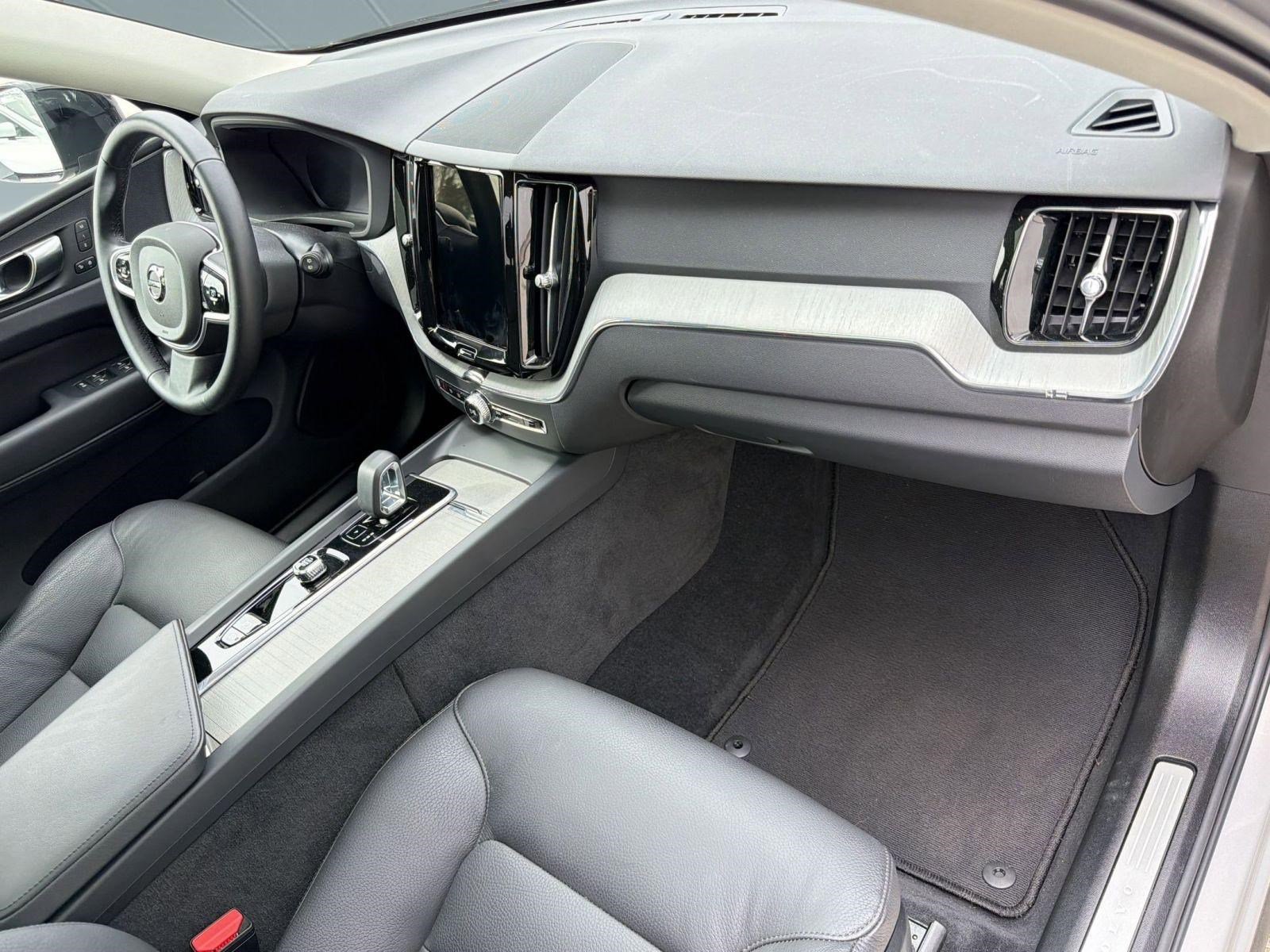 Certified 2025 Volvo XC60 B5 Plus image 31