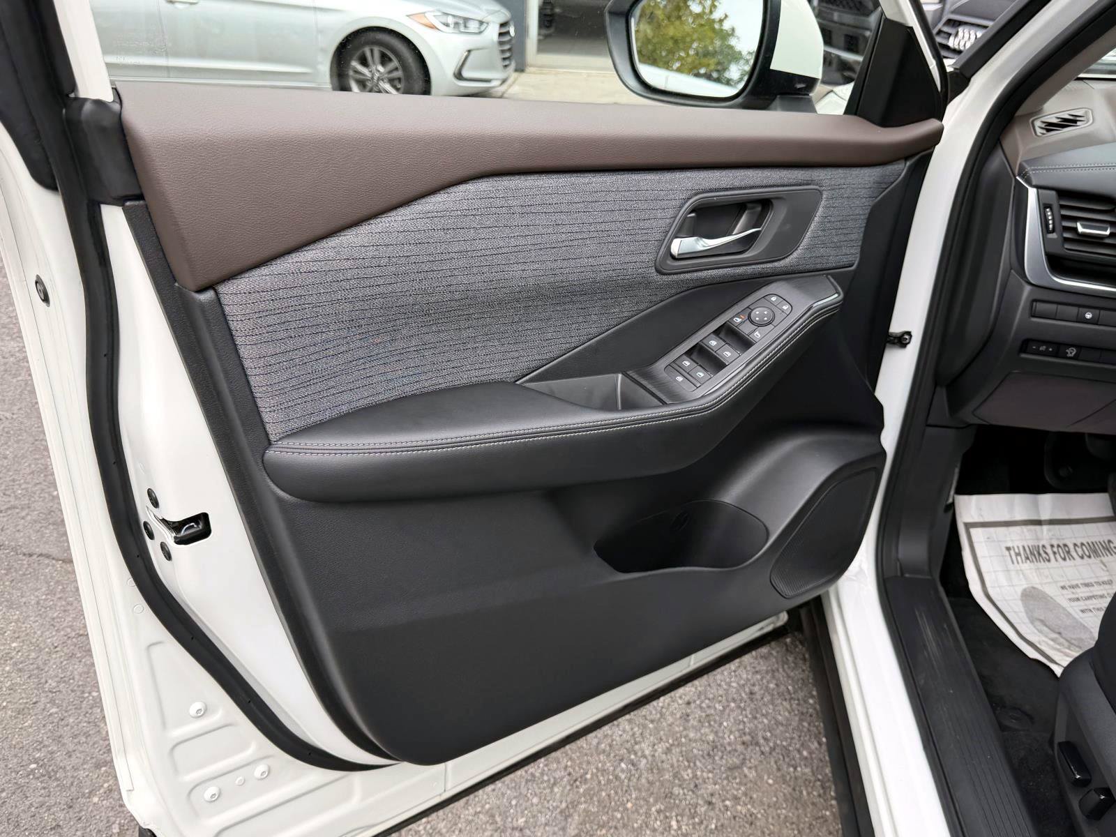 Used 2023 Nissan Rogue SV AWD/4WD image 15