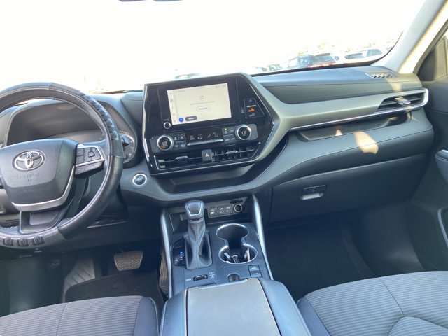 Used 2023 Toyota Highlander LE AWD/4WD image 15