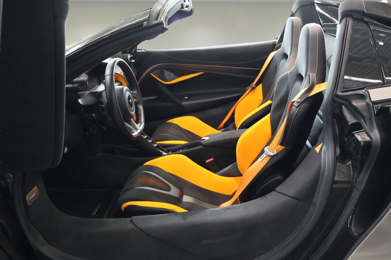 Used 2025 McLaren 750S Spider RWD image 13