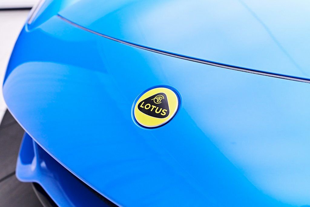 Used 2025 Lotus Emira RWD image 18