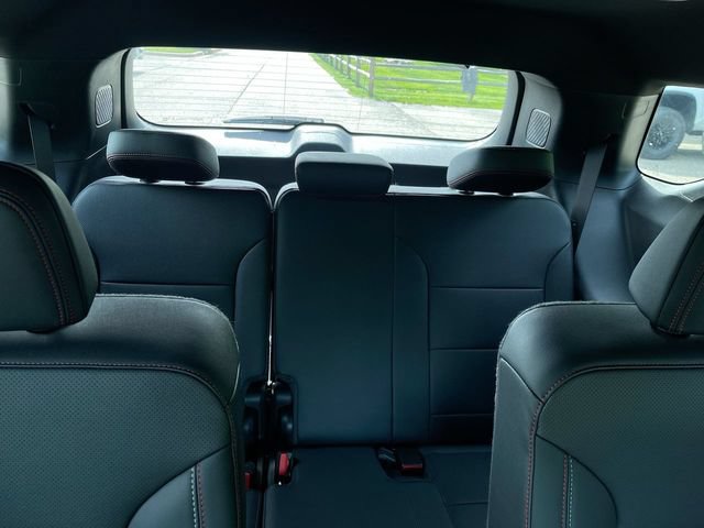 Used 2024 Chevrolet Traverse Z71 w/ LPO, Floor Liner Package AWD/4WD image 35
