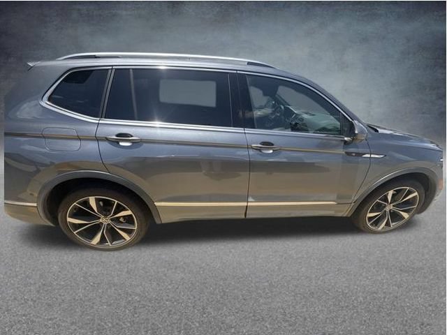 Used 2022 Volkswagen Tiguan SEL R-Line AWD/4WD image 3