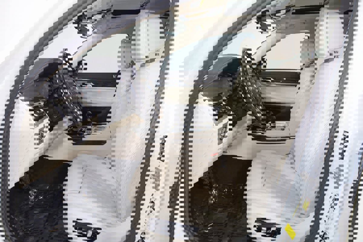 Used 2020 BMW 740i xDrive w/ Cold Weather Package image 12