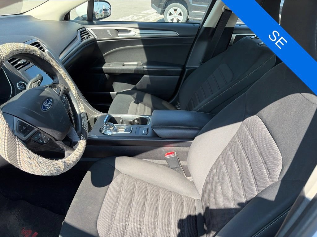 Used 2020 Ford Fusion SE FWD image 9
