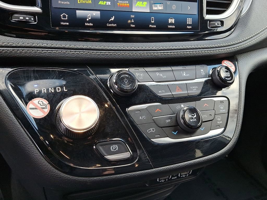 Used 2024 Chrysler Pacifica Select image 18