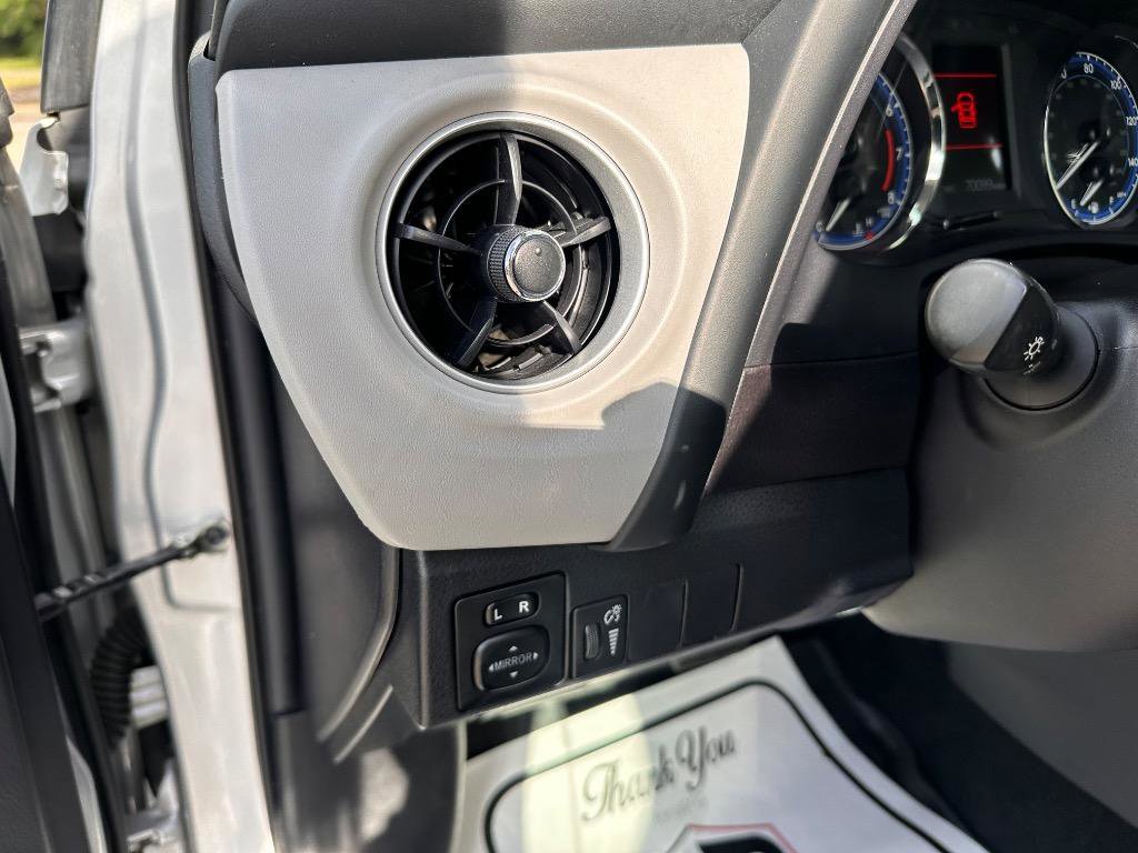 Used 2019 Toyota Corolla LE FWD image 9