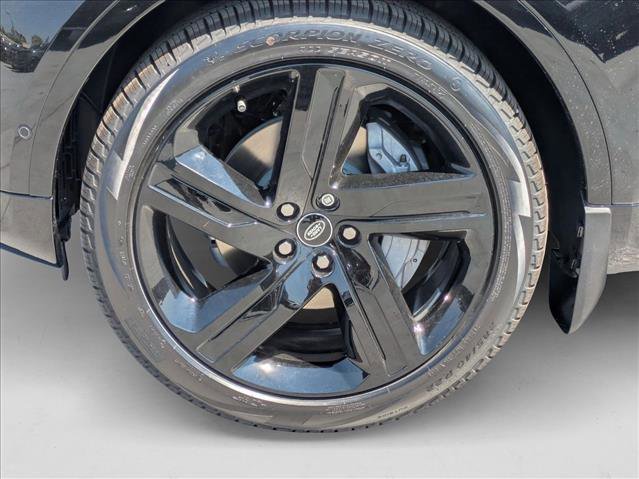 New 2025 Land Rover Discovery Dynamic SE image 10