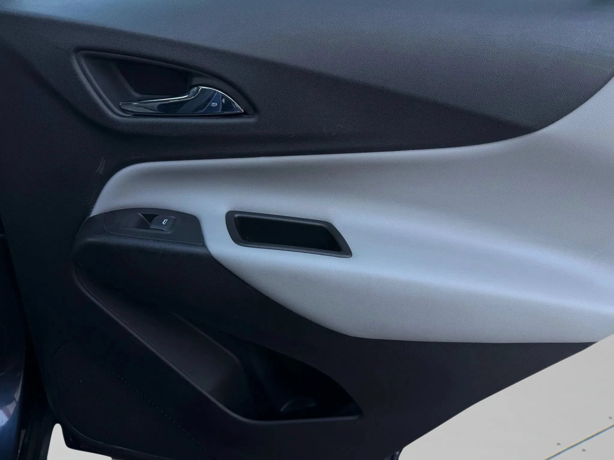 Used 2019 Chevrolet Equinox LS AWD/4WD image 11
