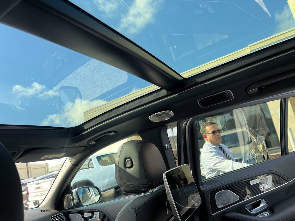 Used 2024 Mercedes-Benz Maybach GLS 600 4MATIC image 3