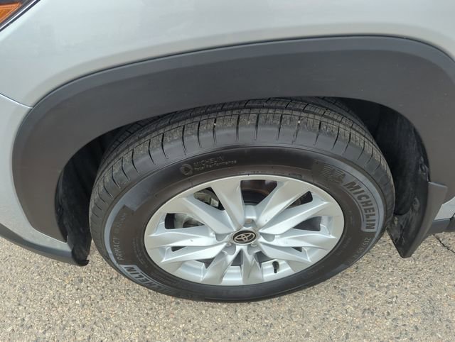 Used 2024 Toyota Corolla Cross LE image 31