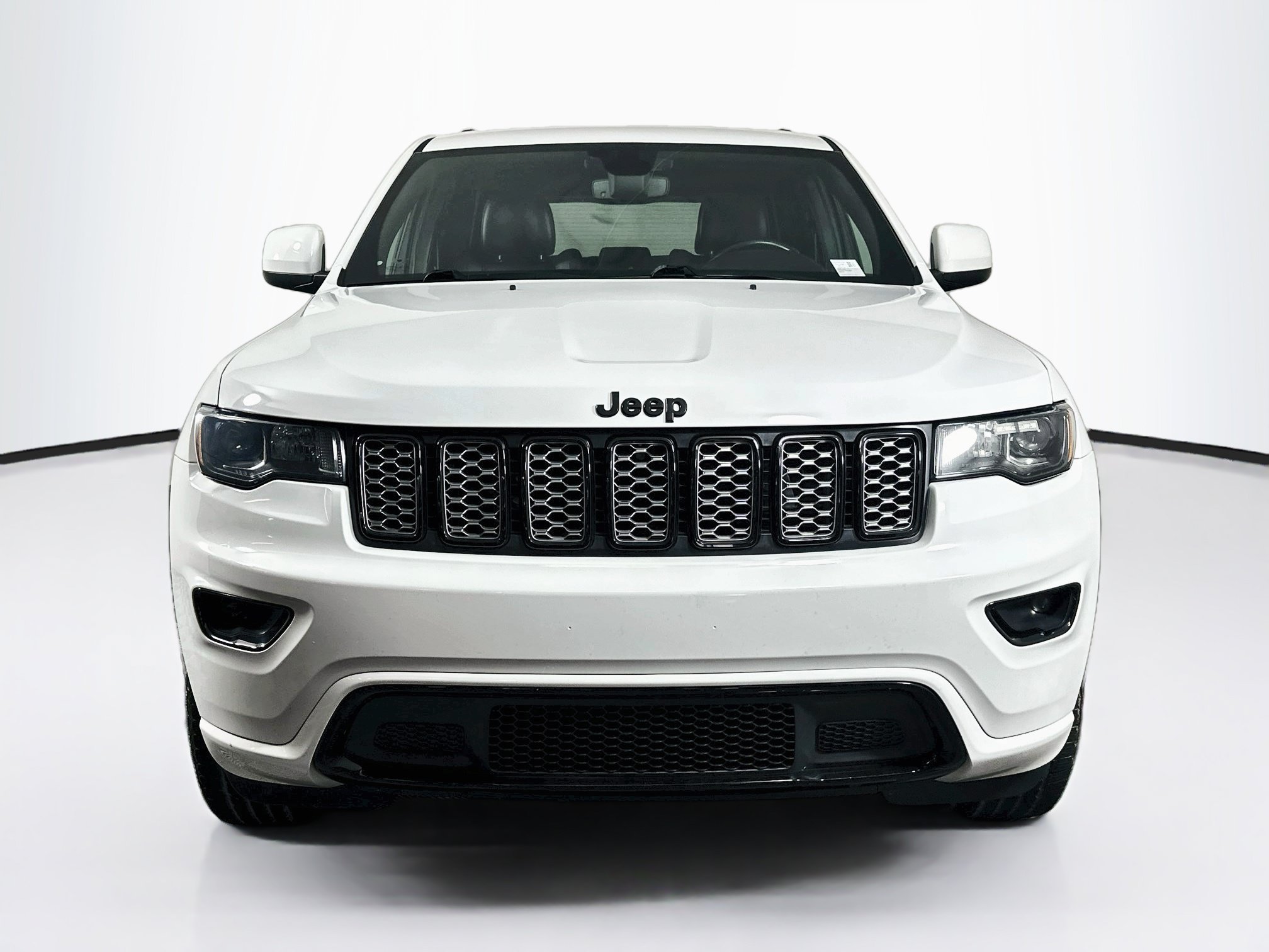 Used 2020 Jeep Grand Cherokee Altitude RWD image 2