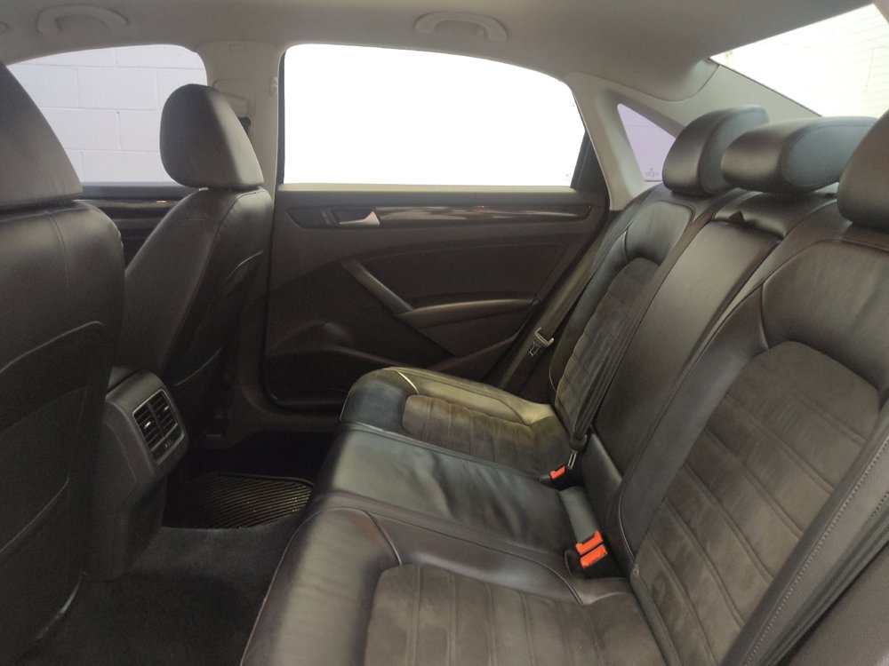Used 2015 Volkswagen Passat 1.8T SEL Premium image 18