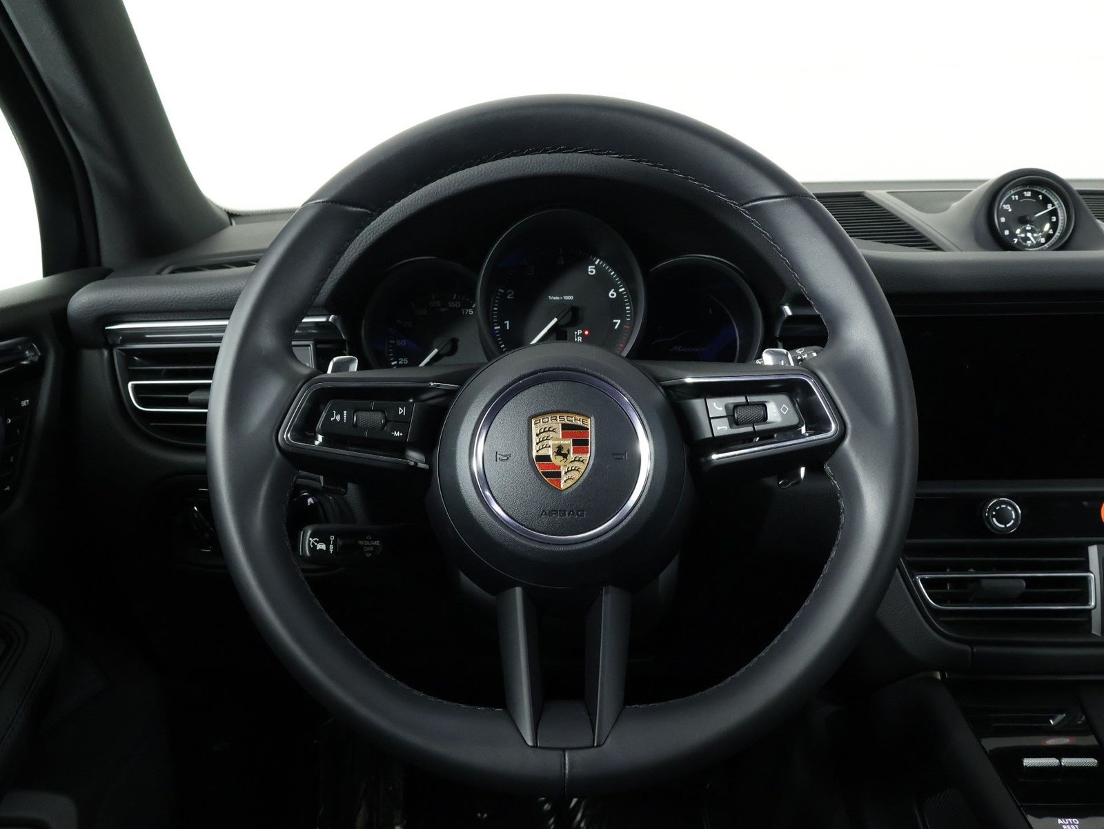 Certified 2026 Porsche Macan AWD/4WD image 12