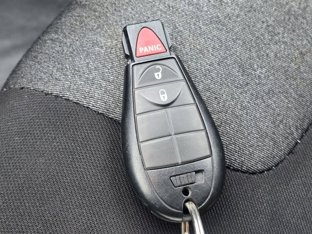 Used 2018 Jeep Cherokee Latitude AWD/4WD image 32