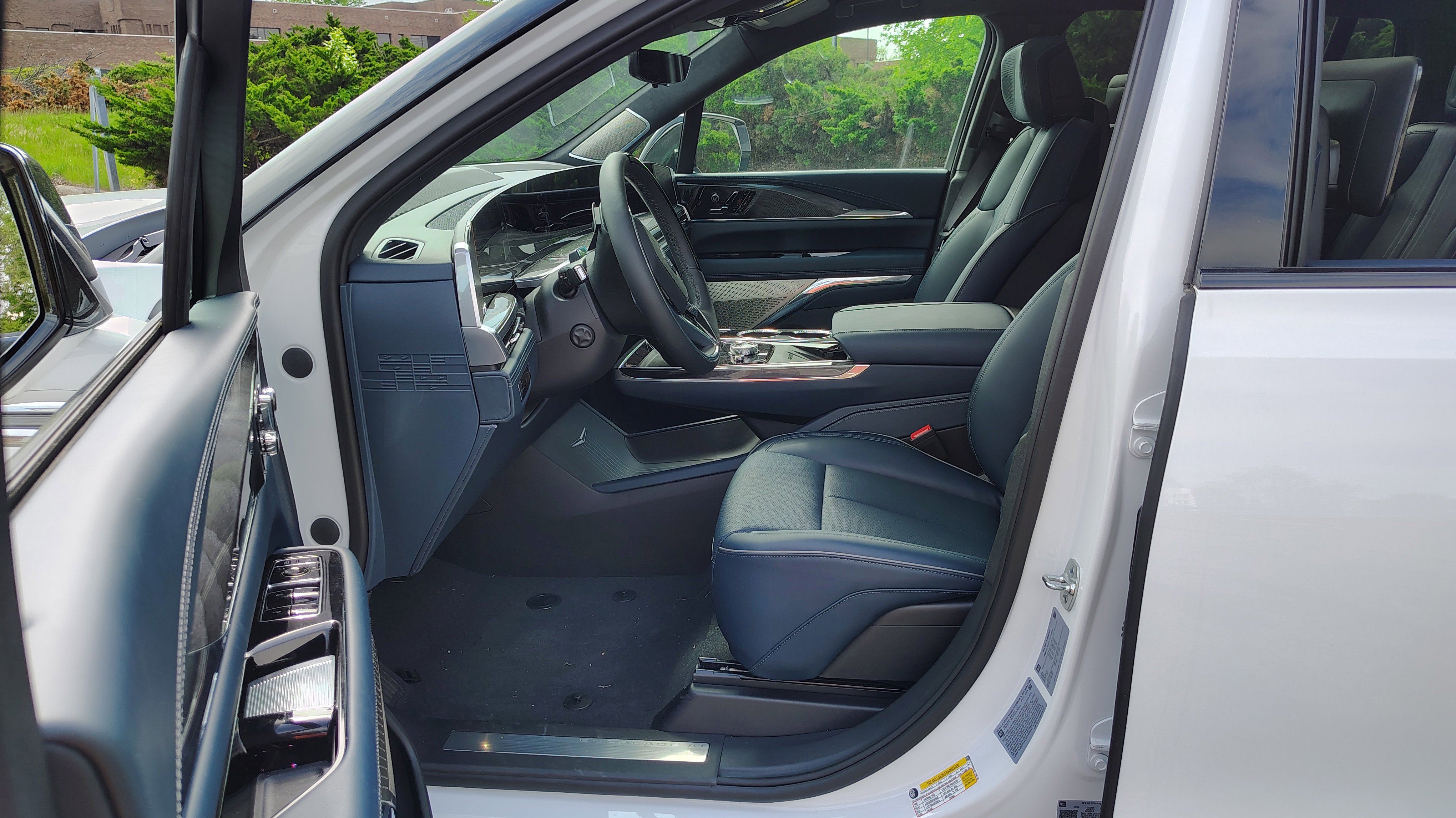 New 2025 Cadillac Escalade IQ Luxury 2 image 8