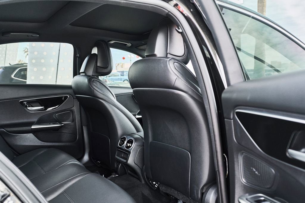 Used 2025 Mercedes-Benz C 300 4MATIC Sedan image 12