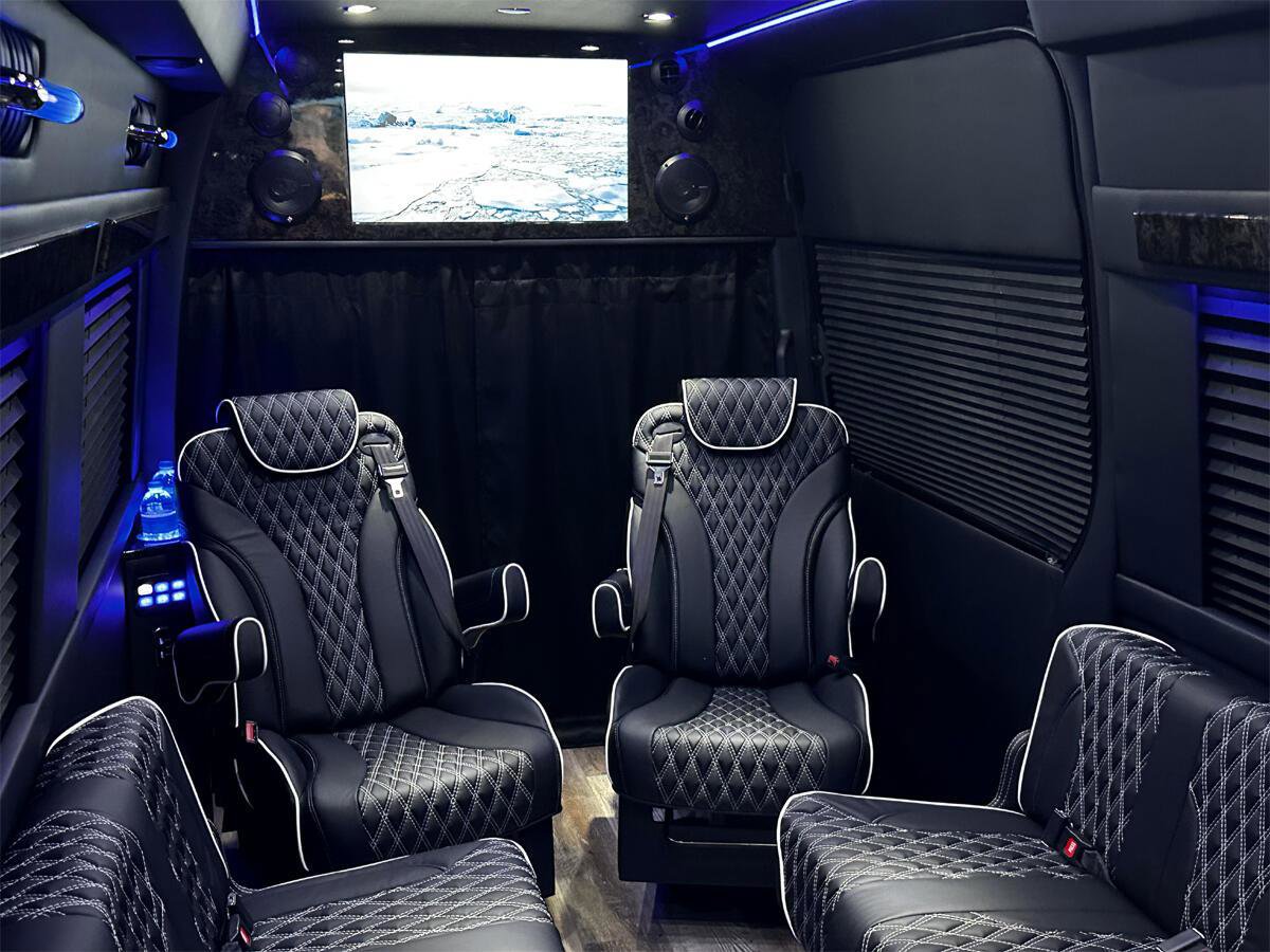 Used 2024 Mercedes-Benz Sprinter 3500 image 38