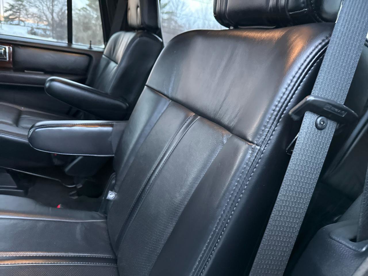 Used 2015 Lincoln Navigator 4WD 4dr image 26