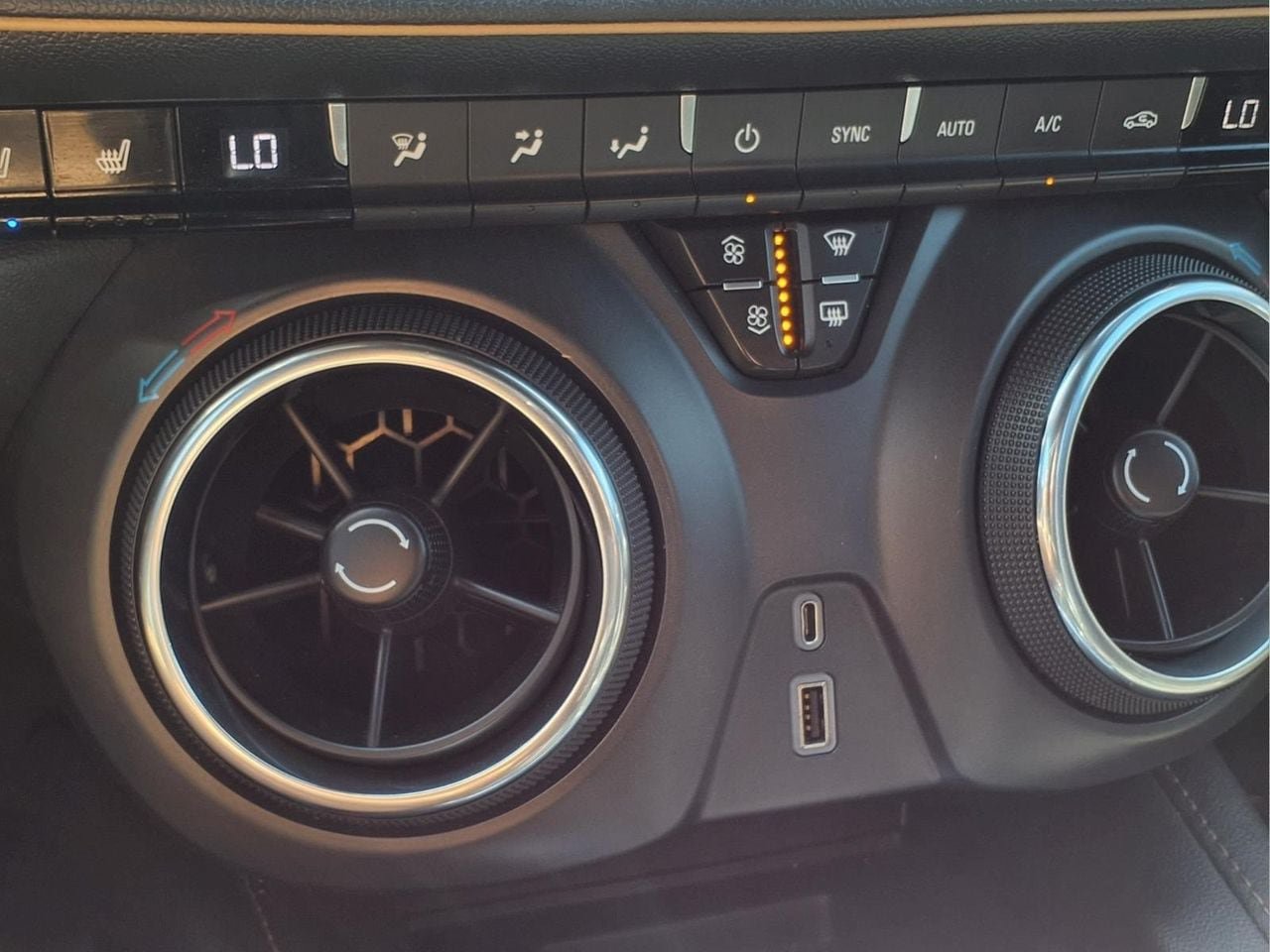 Used 2019 Chevrolet Blazer Premier AWD/4WD image 17