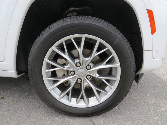Used 2023 Jeep Grand Cherokee Summit RWD image 10