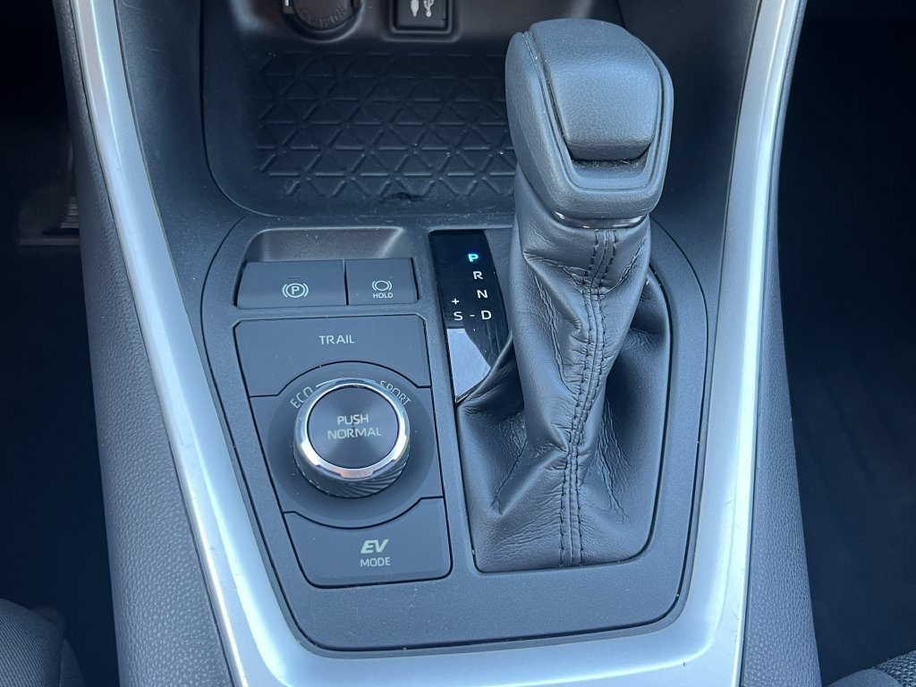 Used 2019 Toyota RAV4 LE AWD/4WD image 27