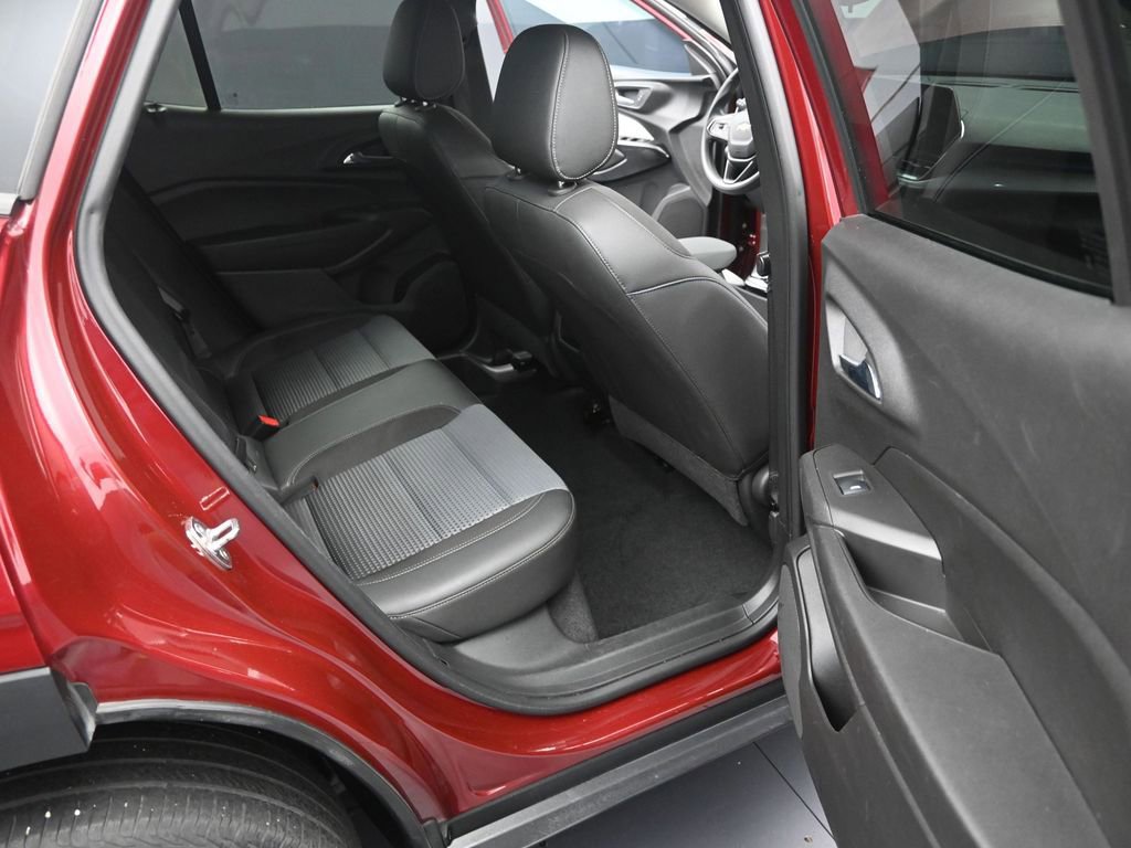 Used 2024 Chevrolet Trax LT FWD image 18