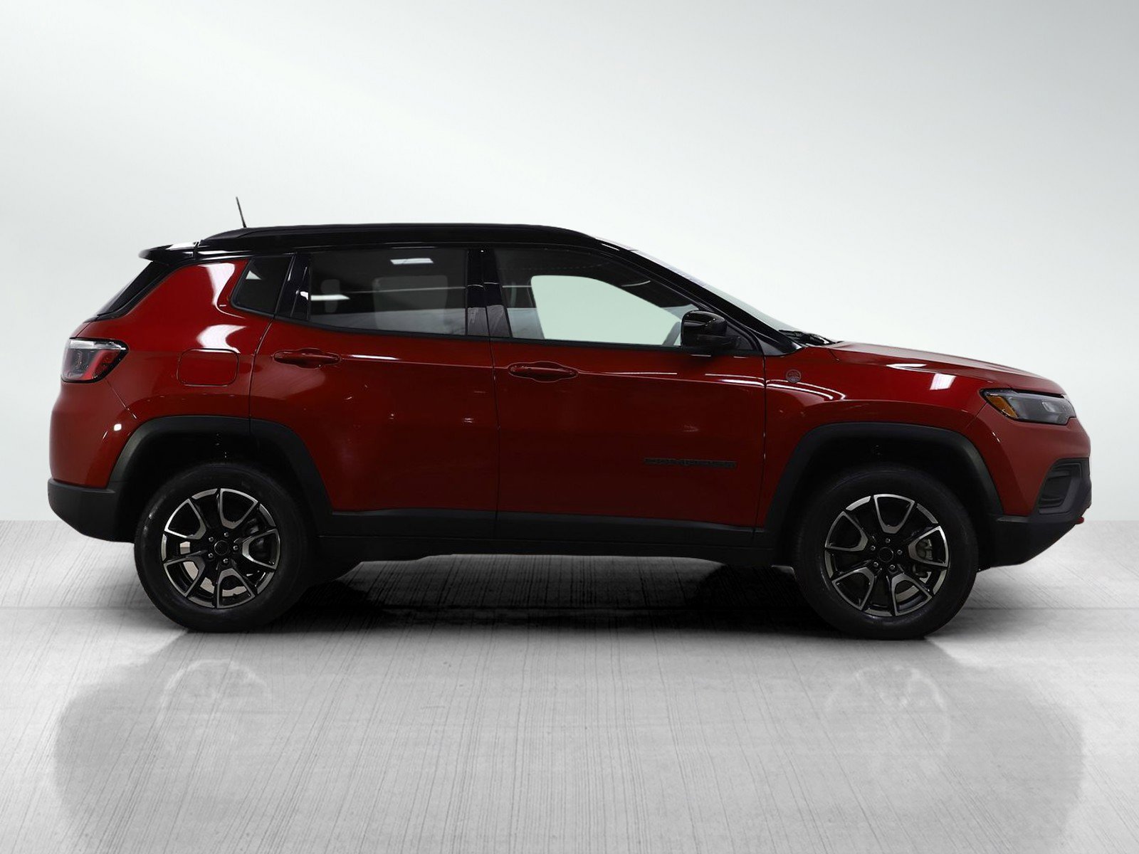 Used 2025 Jeep Compass Trailhawk image 6