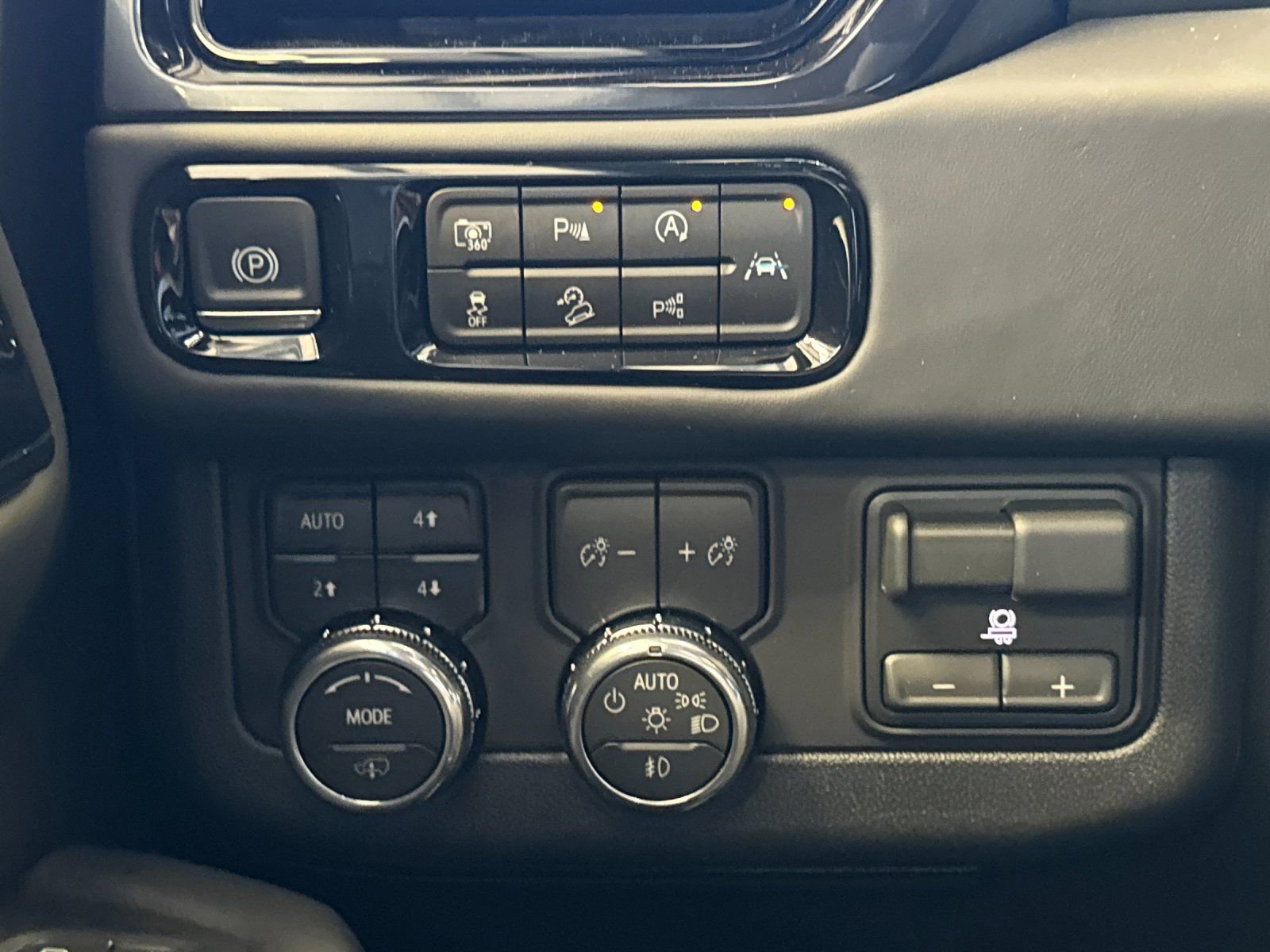 New 2026 GMC Yukon AT4 Ultimate AWD/4WD image 32