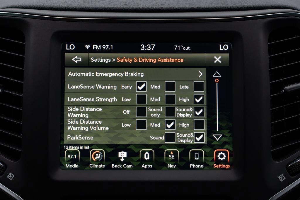 Used 2023 Jeep Cherokee Altitude Lux AWD/4WD image 19
