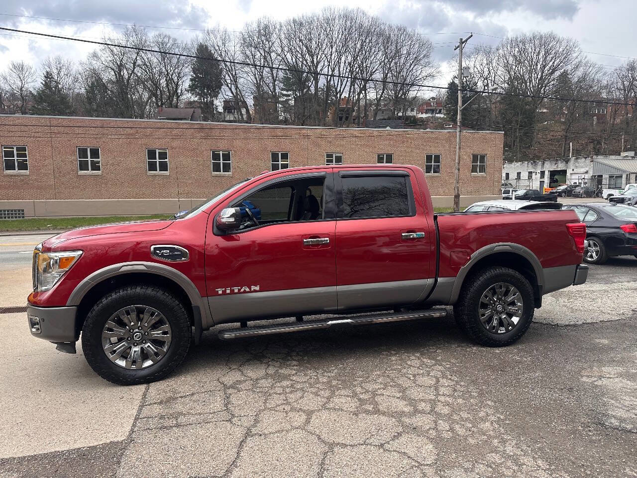Used 2017 Nissan Titan Platinum Reserve AWD/4WD image 4