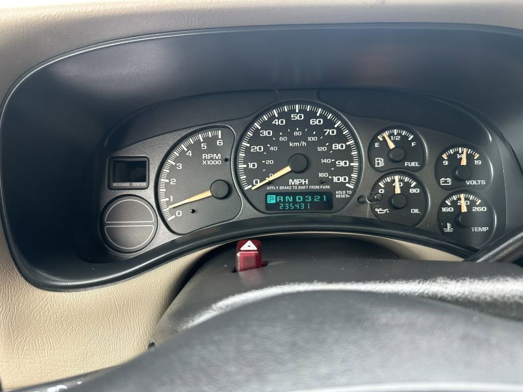 Used 2002 Chevrolet Suburban LT image 22