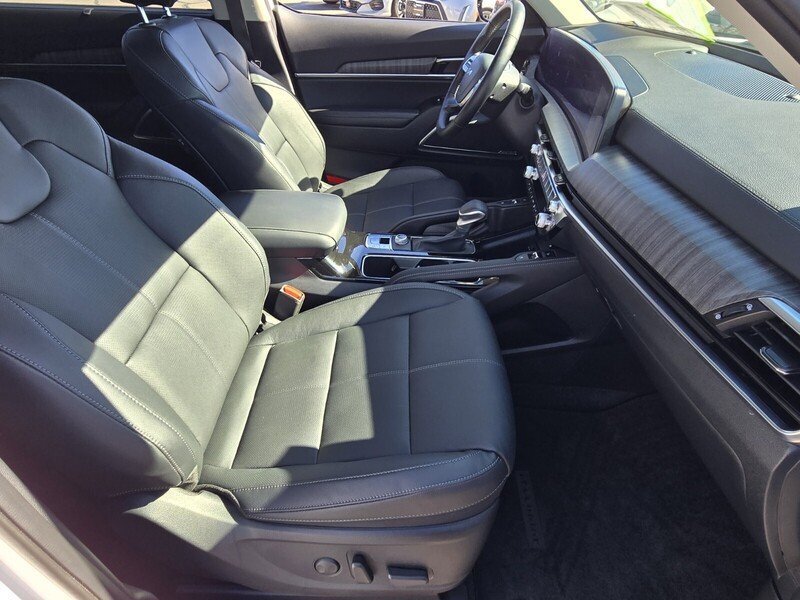 Certified 2025 Kia Telluride SX w/ SX Captain's Chair Package image 17