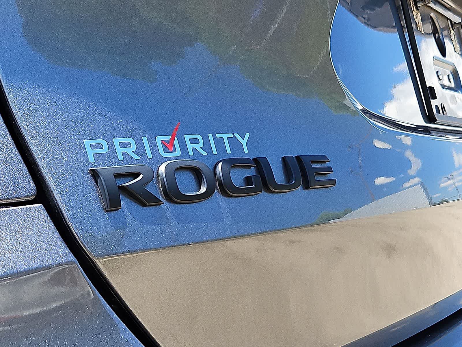 Used 2018 Nissan Rogue SV w/ Premium Package FWD image 37