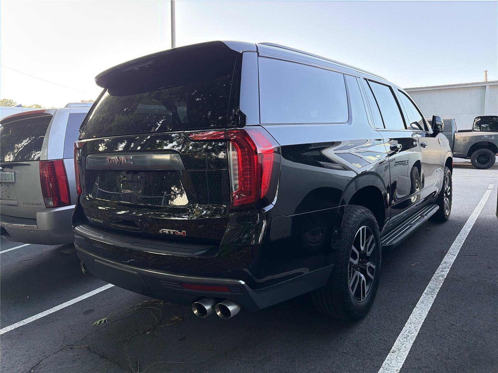 Used 2024 GMC Yukon XL AT4 w/ Technology Package AWD/4WD image 4