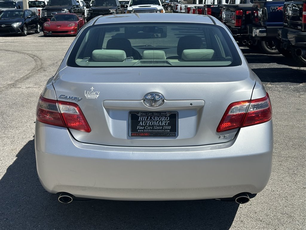 Used 2008 Toyota Camry LE FWD image 19
