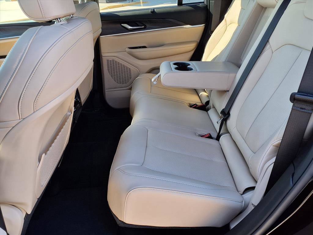 New 2025 Jeep Grand Cherokee Limited w/ Luxury Tech Group II image 9