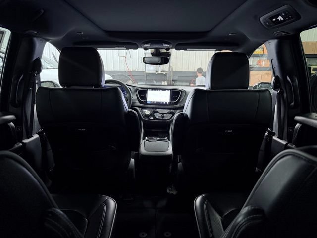 Used 2025 Chrysler Pacifica Limited FWD image 27