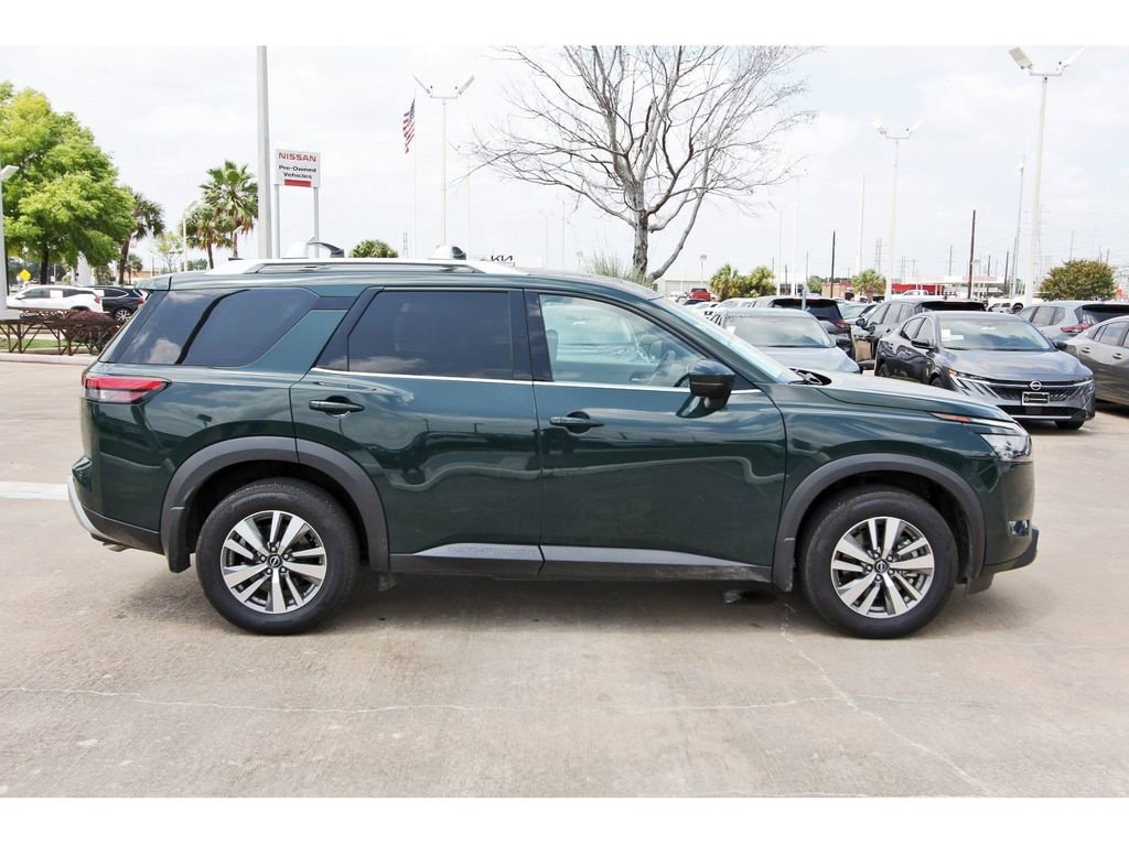 Used 2025 Nissan Pathfinder SL AWD/4WD image 6