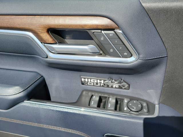 Used 2023 Chevrolet Silverado 1500 High Country w/ Technology Package image 29