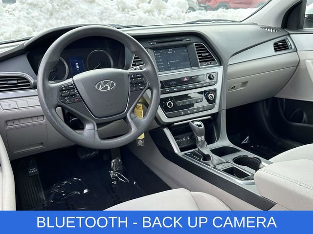 Used 2016 Hyundai Sonata SE image 2